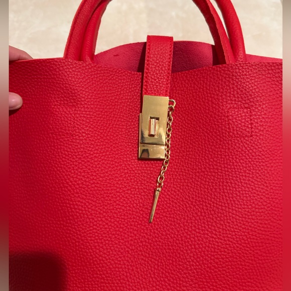 RED Bucket Handbag NWOT gold hardware - Picture 3 of 10
